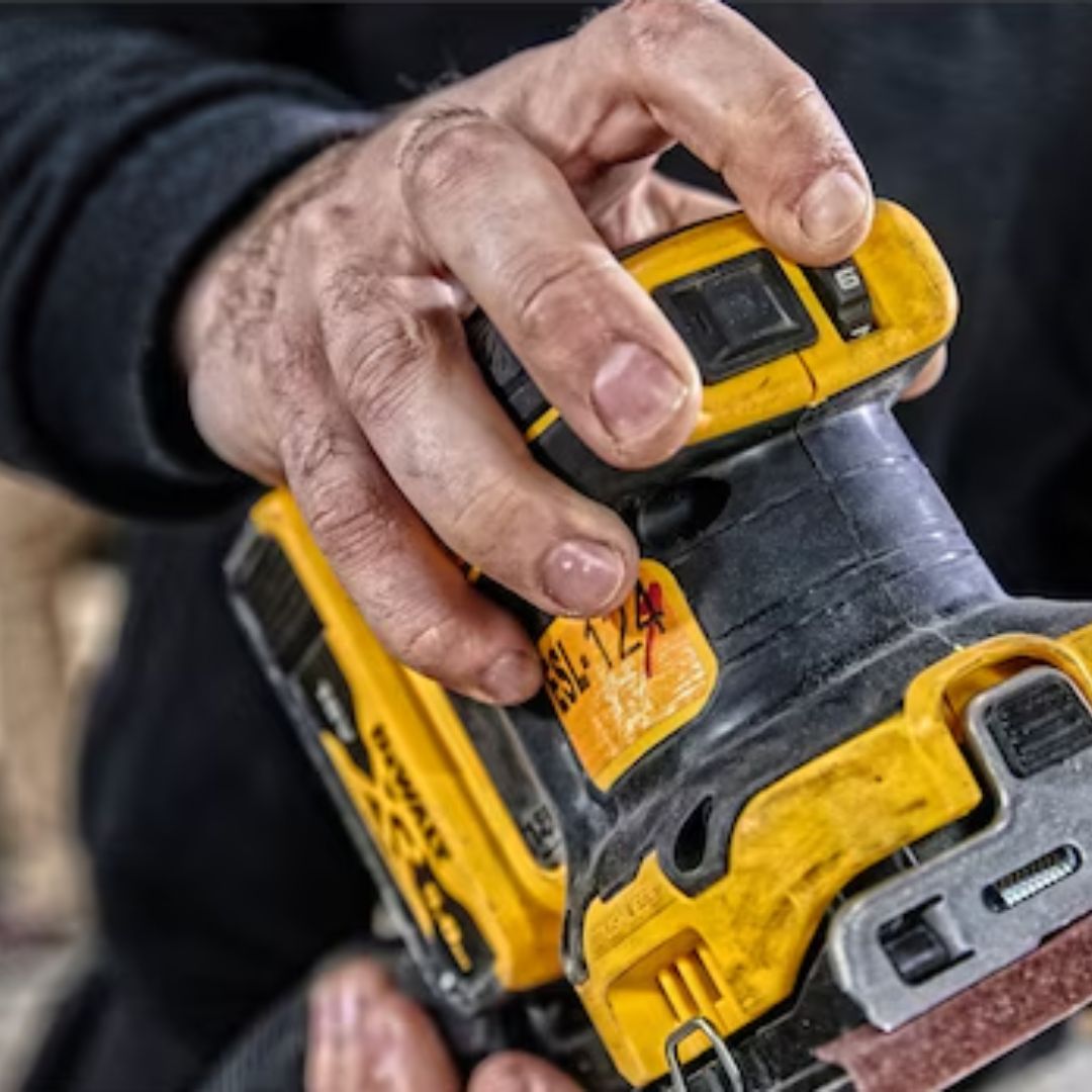 Dewalt 18V XR Brushless 1/4 Sheet Palm Sander | Tool Only