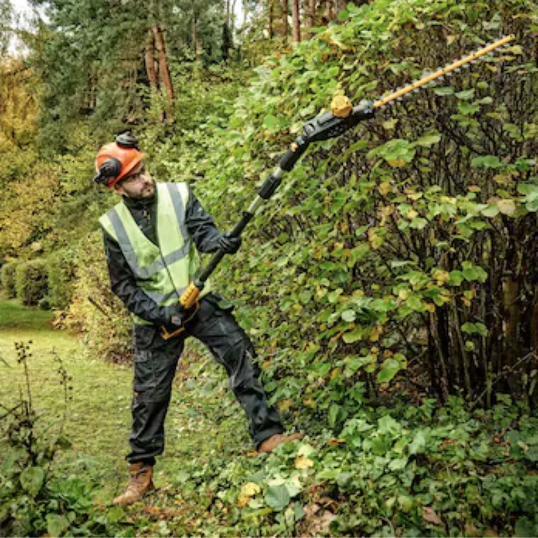 Dewalt 18V XR Pole Hedge Trimmer