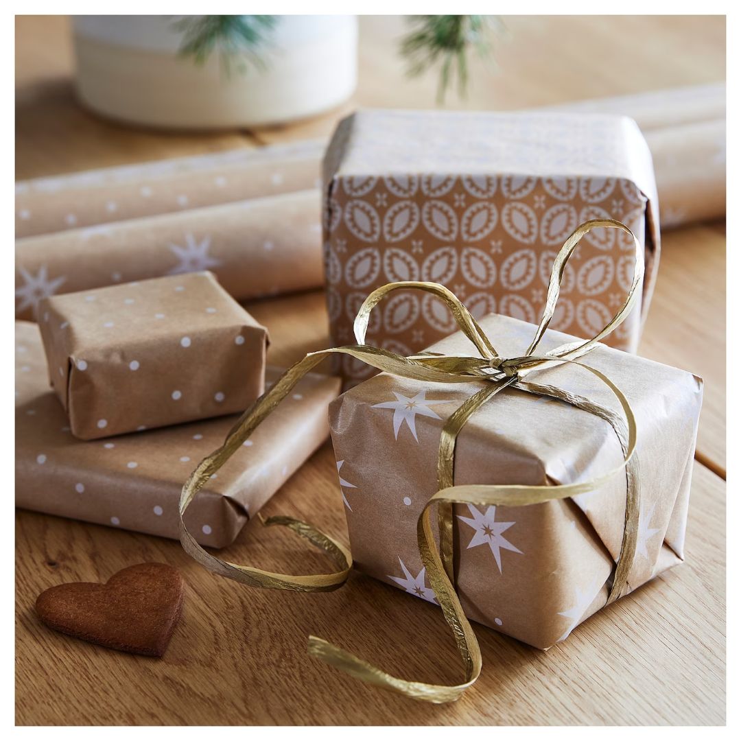 GIFT WRAPPING