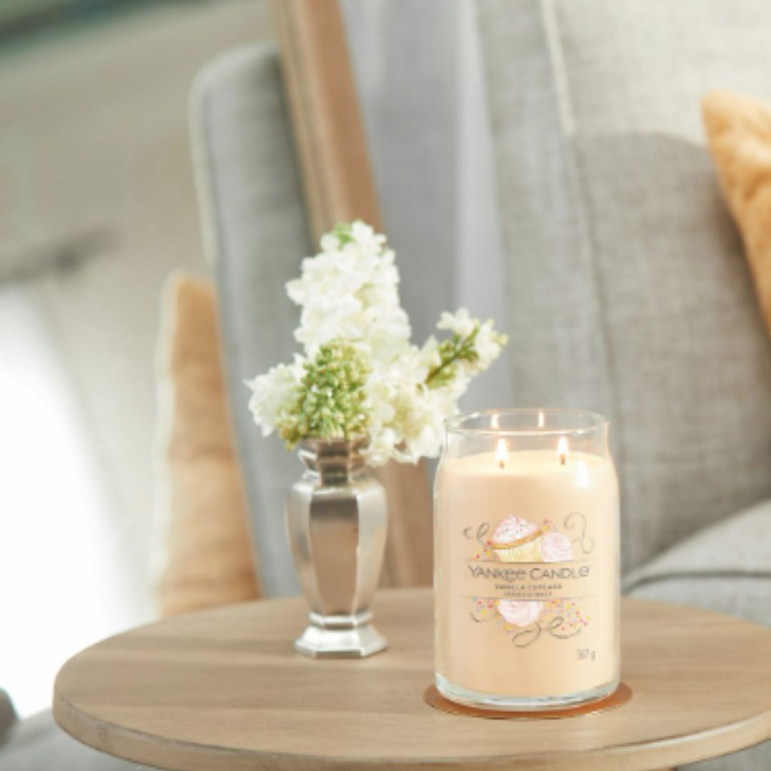 YANKEE CANDLE VANILLA CUPCAKE