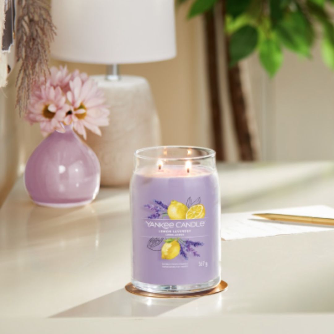 YANKEE CANDLE LEMON LAVENDER