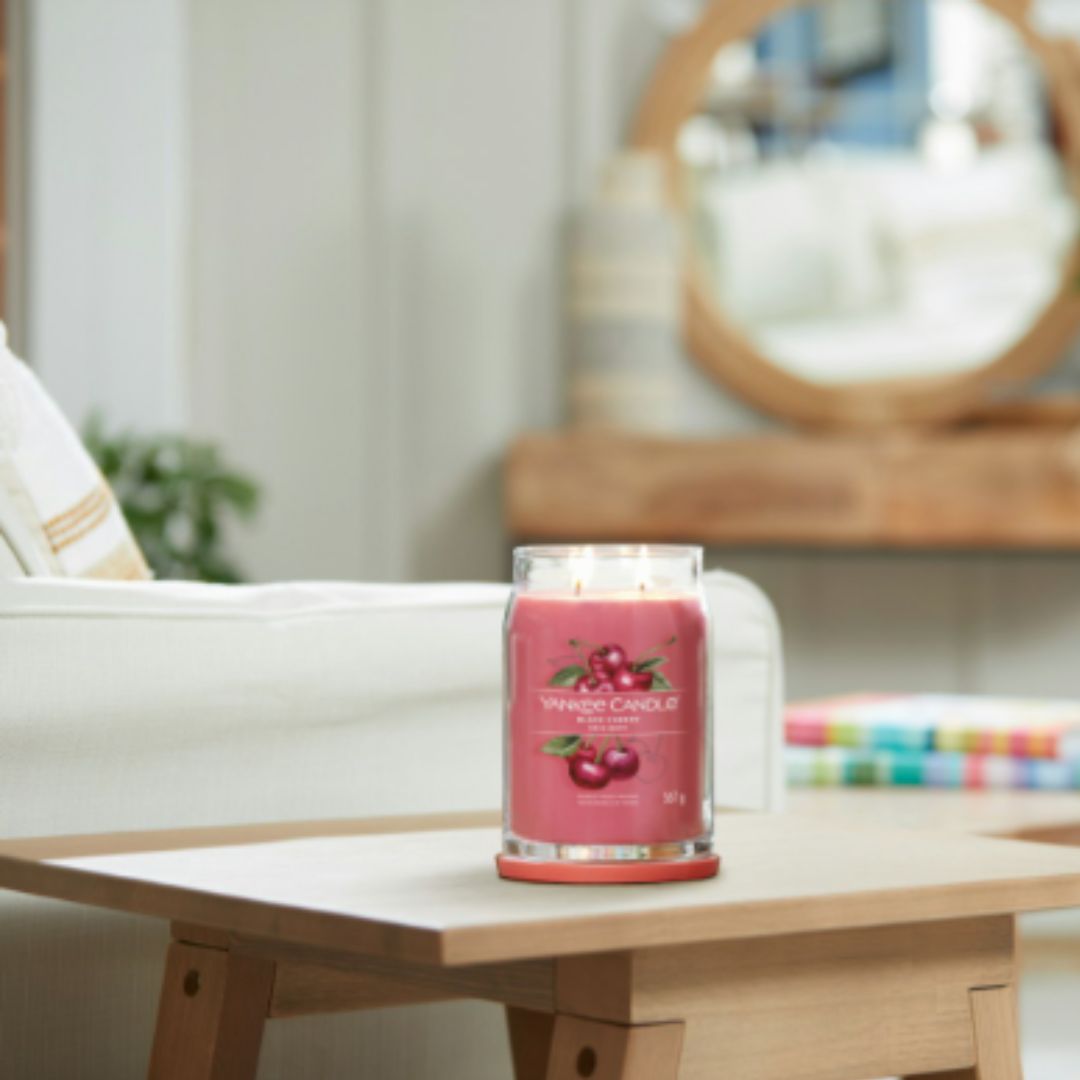 YANKEE CANDLE BLACK CHERRY