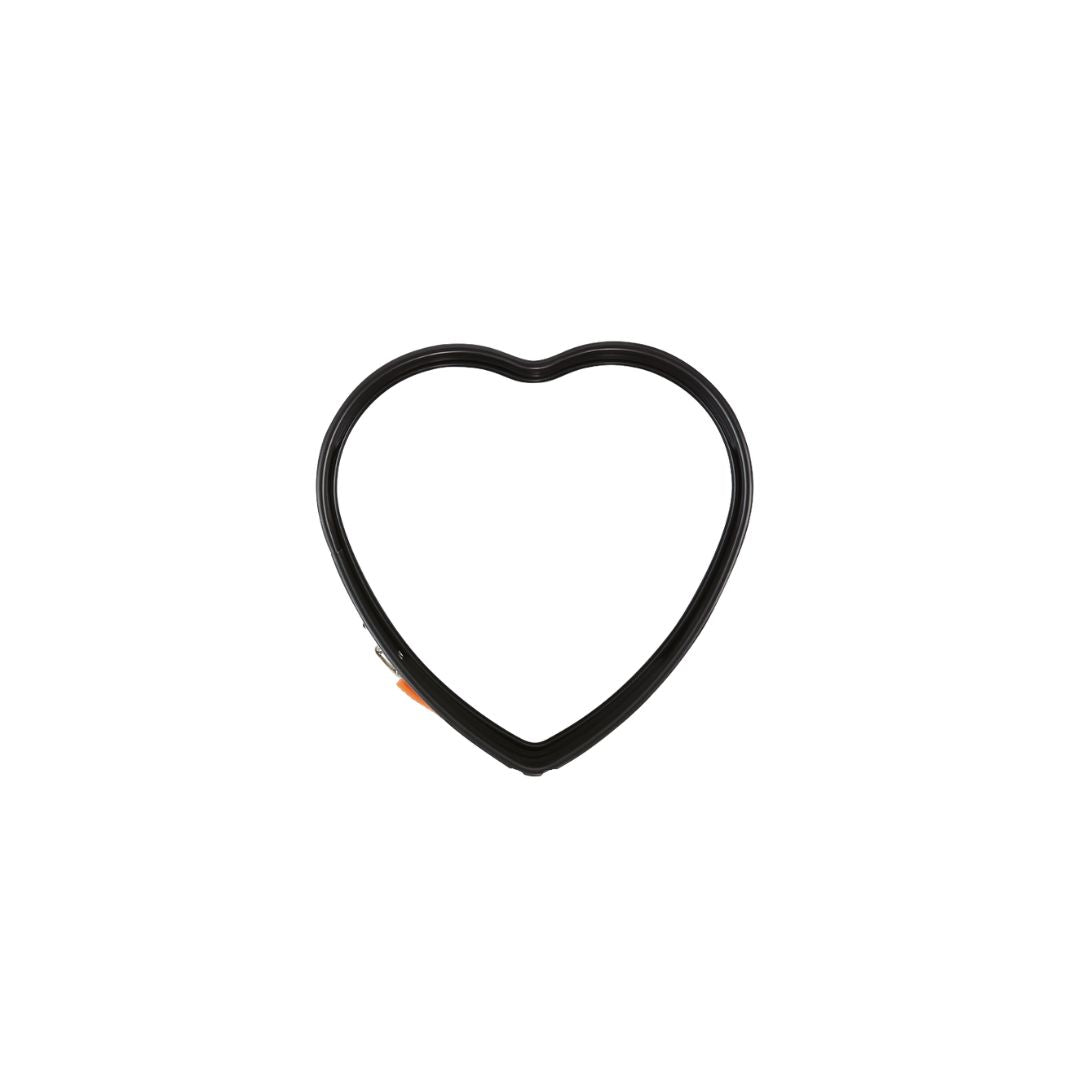 Le Creuset Heart Springform Tin