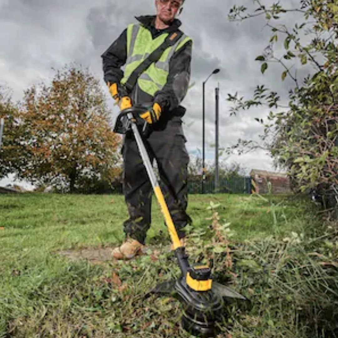 Dewalt 18V XR 33cm String Trimmer | Tool Only