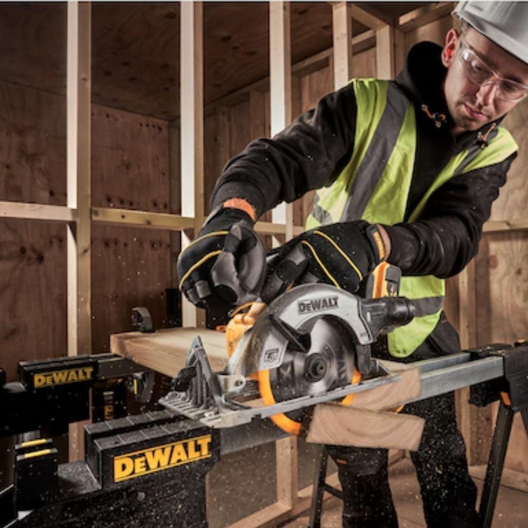 Dewalt 18V XR Brushless 165mm Circular Saw | Tool Only