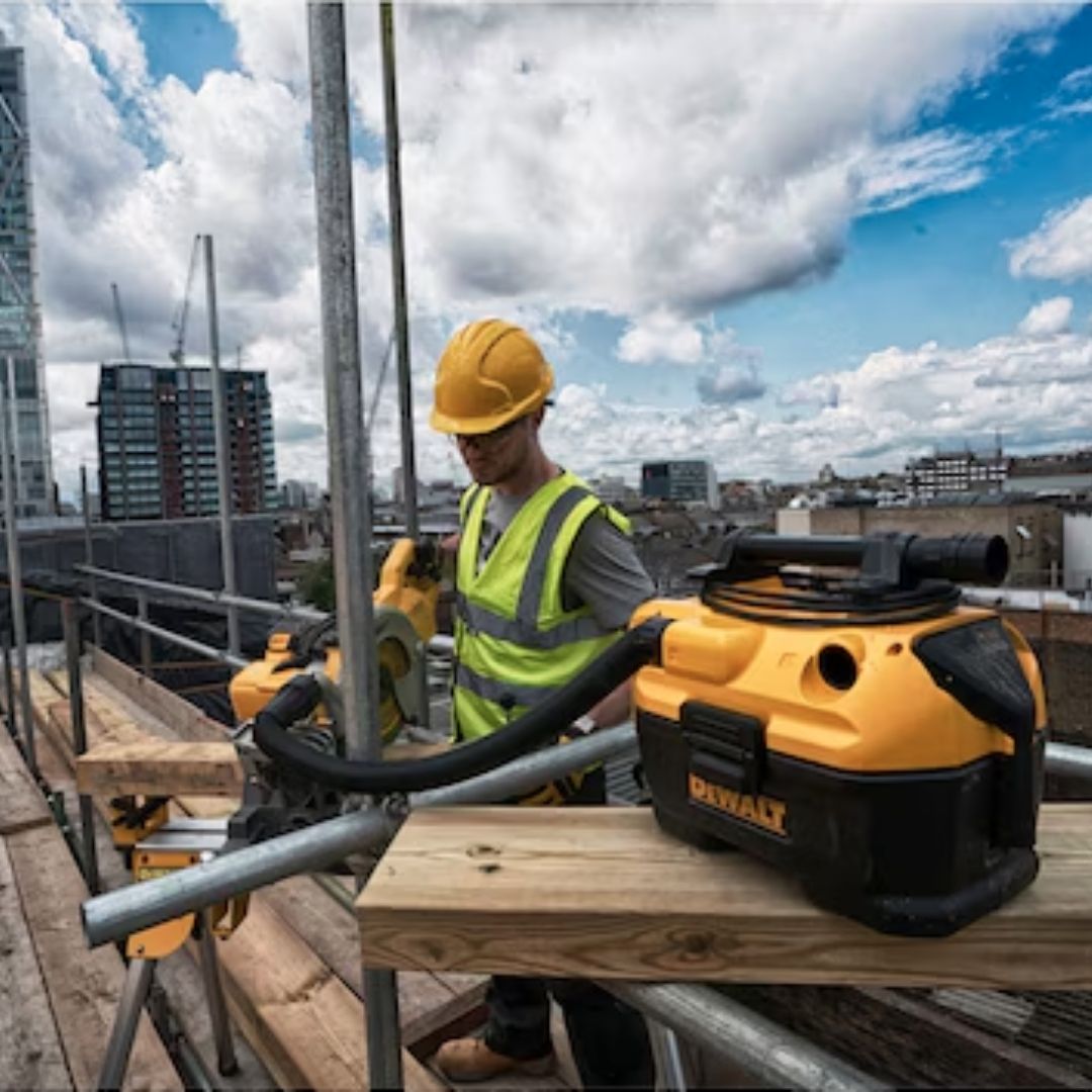 Dewalt 18V XR L-Class AC/DC Wet/Dry Vacuum | Tool Only
